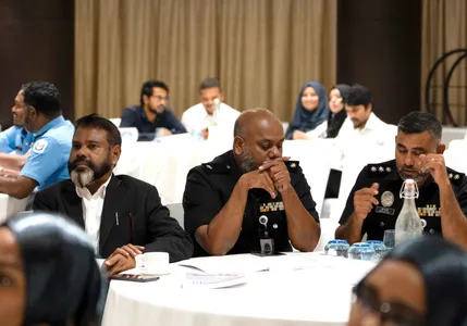 ޕީޖީ އޮފީހުގެ "ބަންދު ފޯރަމް" - photo 16