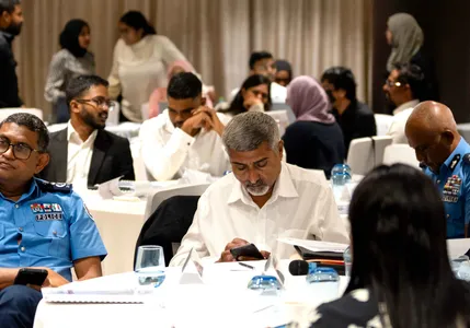 ޕީޖީ އޮފީހުގެ "ބަންދު ފޯރަމް" - photo 22