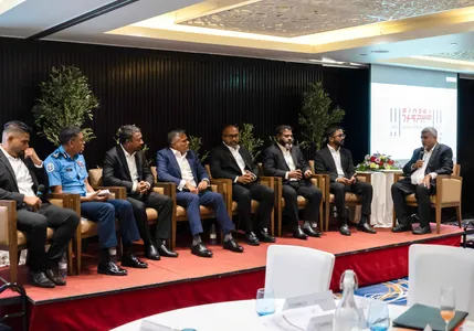 ޕީޖީ އޮފީހުގެ "ބަންދު ފޯރަމް" - photo 28