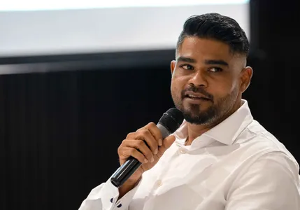 ޕީޖީ އޮފީހުގެ "ބަންދު ފޯރަމް" - photo 12