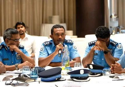 ޕީޖީ އޮފީހުގެ "ބަންދު ފޯރަމް" - photo 39