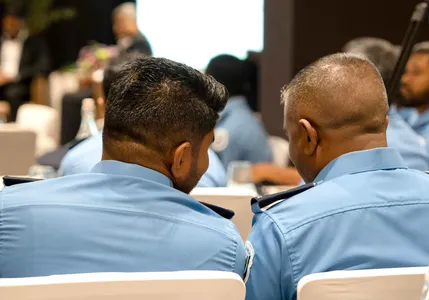 ޕީޖީ އޮފީހުގެ "ބަންދު ފޯރަމް" - photo 8