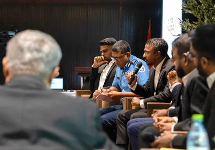 ޕީޖީ އޮފީހުގެ "ބަންދު ފޯރަމް" - photo 17