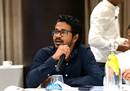 ޕީޖީ އޮފީހުގެ "ބަންދު ފޯރަމް" - photo 37