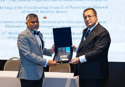 ޕްރޮސިކިއުޓަރ ޖެނެރަލް ރަޝިއާއަށް ކުރެއްވި ރަސްމީ ދަތުރުފުޅު - photo 9
