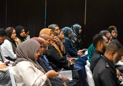 ޕީޖީ އޮފީހުގެ "ބަންދު ފޯރަމް" - photo 13