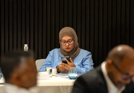 ޕީޖީ އޮފީހުގެ "ބަންދު ފޯރަމް" - photo 23