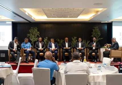 ޕީޖީ އޮފީހުގެ "ބަންދު ފޯރަމް" - photo 31